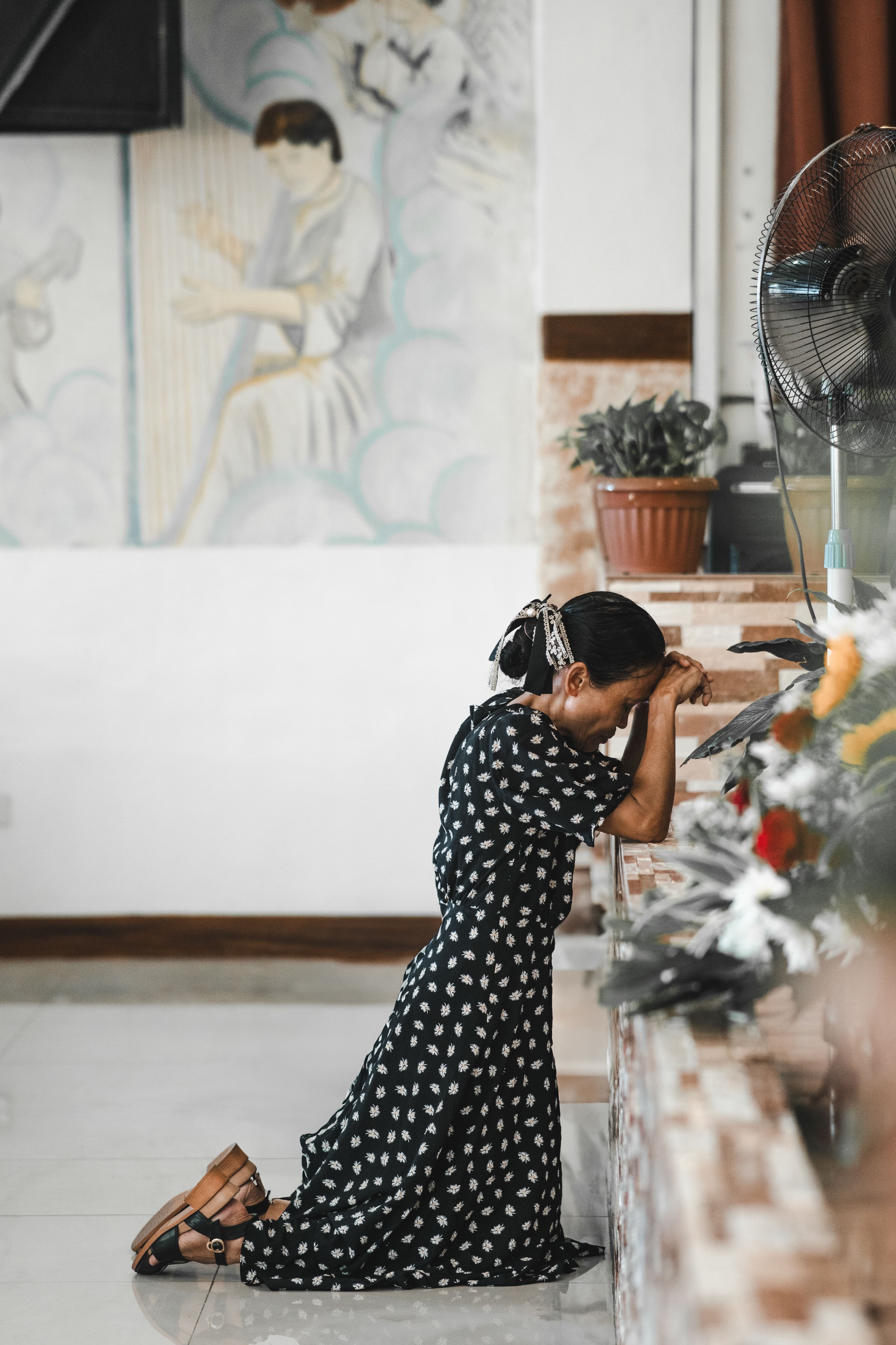 woman praying